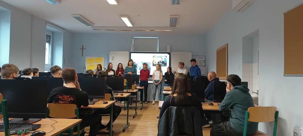 Begrüßung durch die Schulleiterin Pavla Hostasova