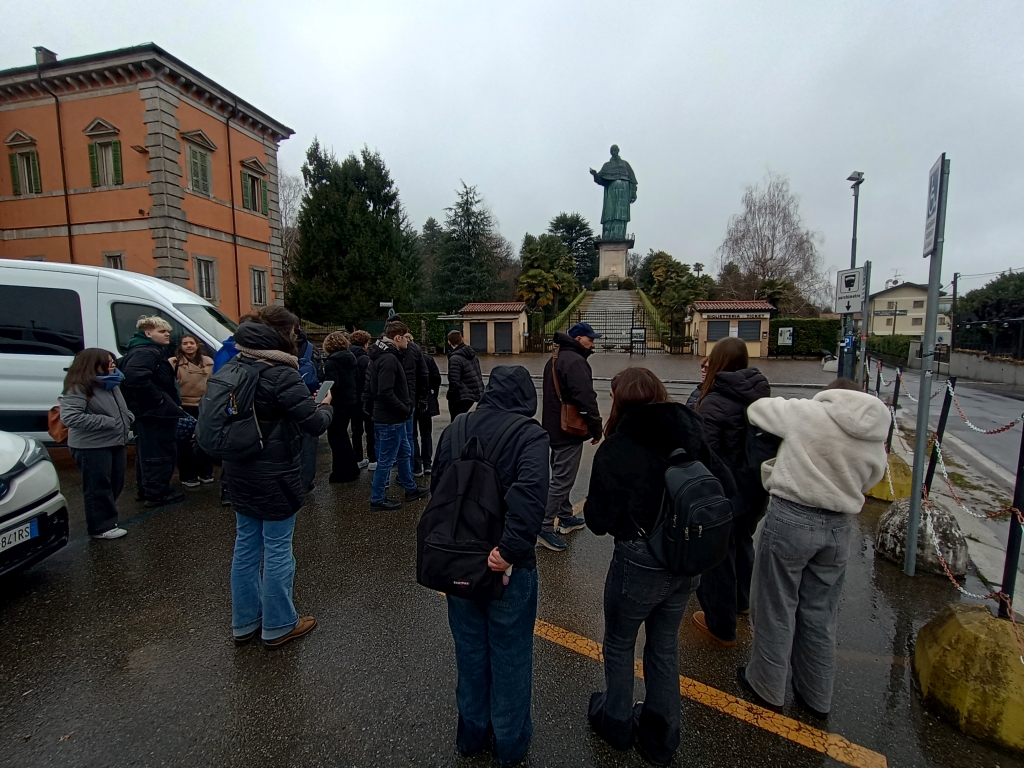 Fahrt zum Koloss San Carlo am Lago Maggiore