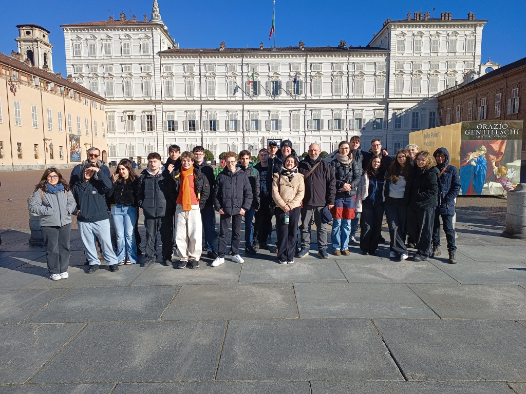 Erasmus-Teilnehmer aus Odry, Borgomanero und Bad Mergentheim vor dem Königspalast in Turin
