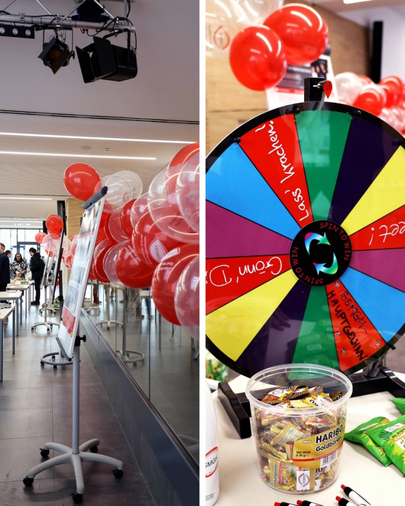 Infostände mit Ballons und Glücksrad